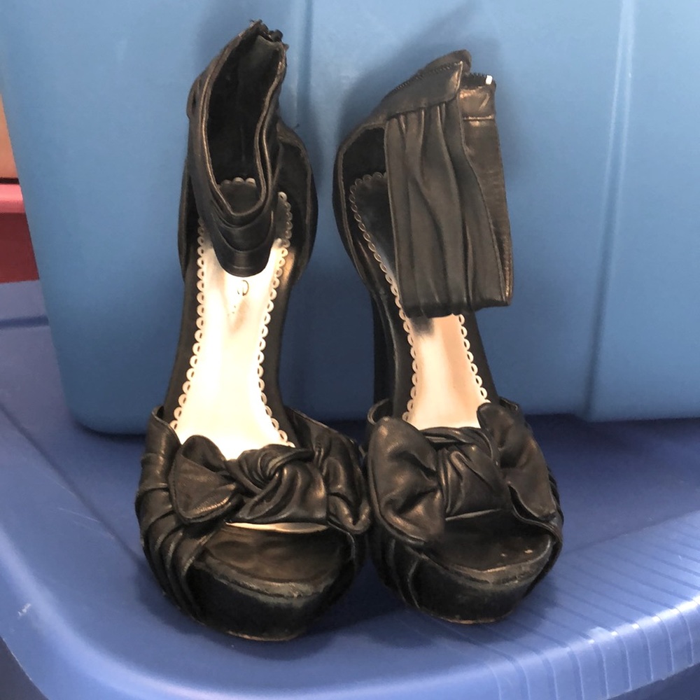 Open toe black heels